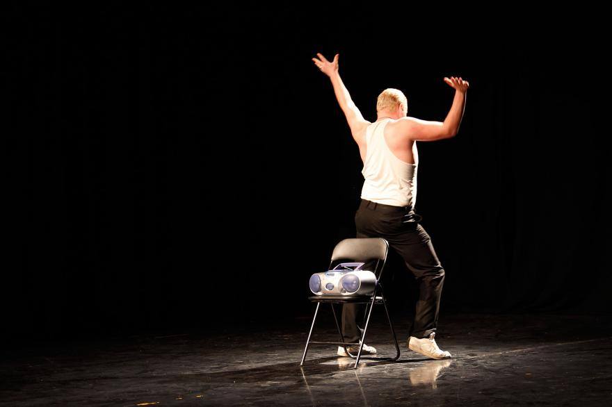 Pärnu tudengiteatri K-äng2 lavastus „Strip”