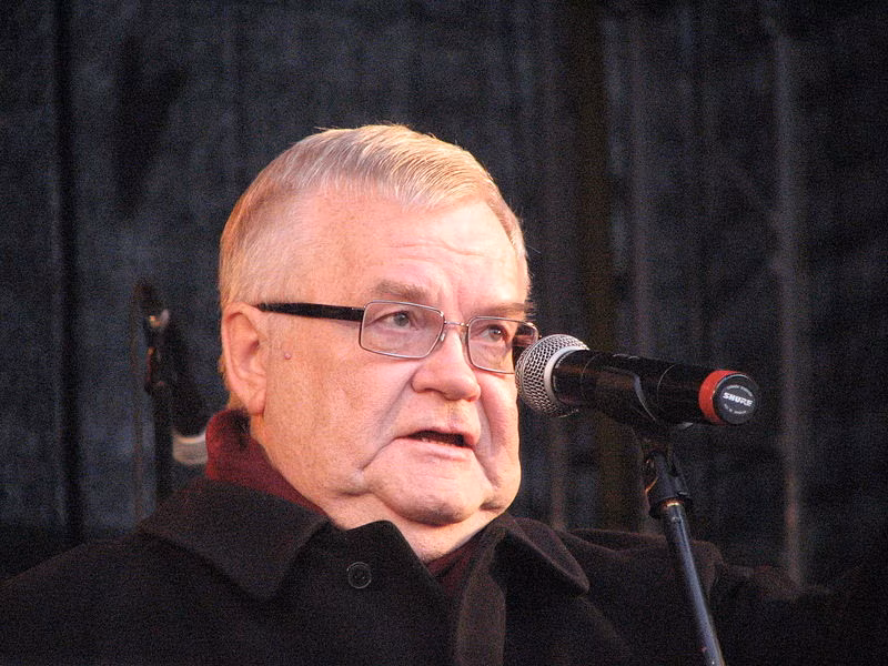 Arno Tamme remiks valgetest valedest Edgar Savisaare võtmes