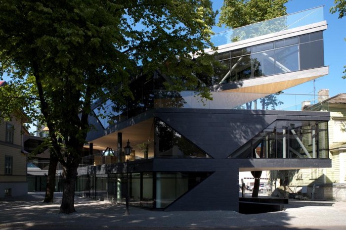 Commercial and apartment building on Aia street in Tallinn. Photo: Paco Ulman