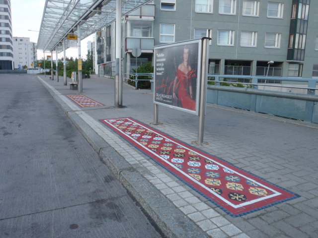 Silja Puraneni fotot ja tekstiili koondav teos „Oon kaupungissa” festivalil