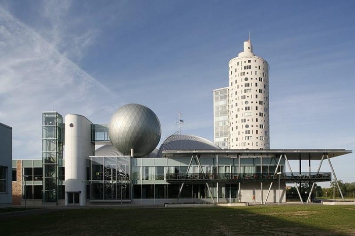 Snail Tower and Ahhaa Science Centre in Tartu. Photo: Arne Masik