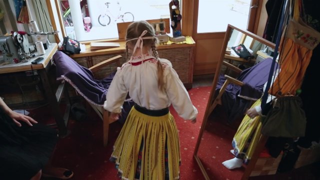 Kaader filmist „MUHU: Ätsed ja roosid”