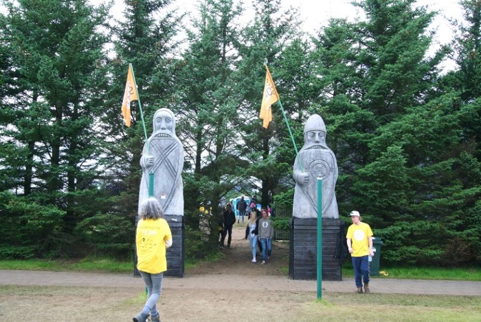 Viking gates and festival volunteers. Photo: Kaili Lehtemaa