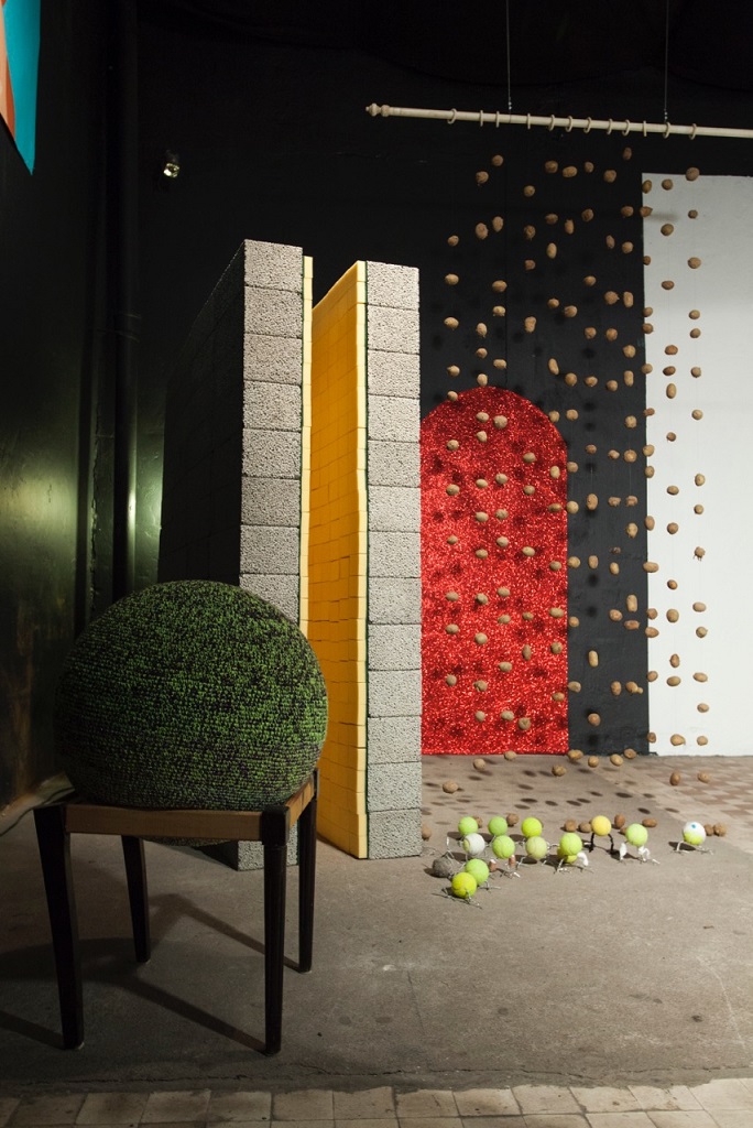 Kadi Estland. „Kurbuse koridor. Kartuli kardinad. Tylenol.” Foto: Kulla Laas