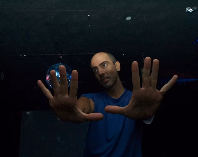 Mustas Puudlis astub &uuml;les legendaarse The Lofti peosarja &uuml;ks korraldajaid Hugh Herrera