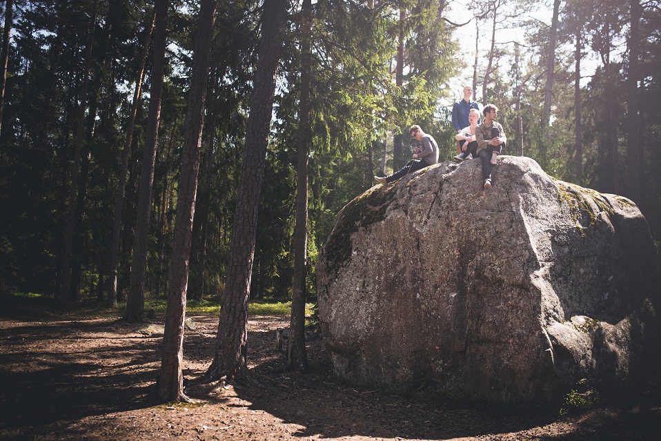 Intervjuu kangelased Käsmu metsade vahel. Vasakult: Kristjan Kallas, Peedu Kass, Raul Ojamaa ja Marten Kuningas. Foto: Renee Altrov