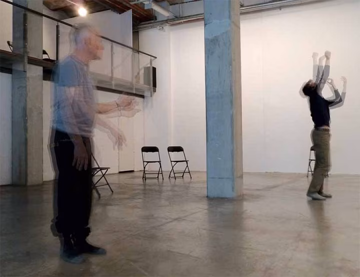 Argikoreograafia fotograafias fotokunstnik Ly Lestbergi ja kunstiteadlase Rebeka P&otilde;ldsamiga