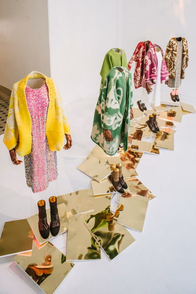 Riidekapp v&otilde;i vitriin &ndash; kuhu riputada moekunsti?