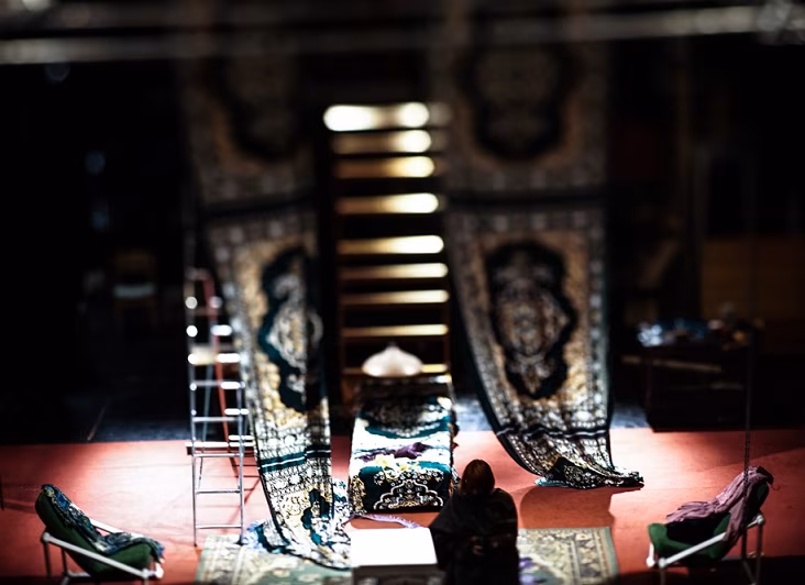 Tartu Uues Teatris esietendub t&auml;na fotograaf Gabriela Liivam&auml;gi deb&uuml;&uuml;tlavastus &bdquo;Selgroogupidikoos&rdquo;