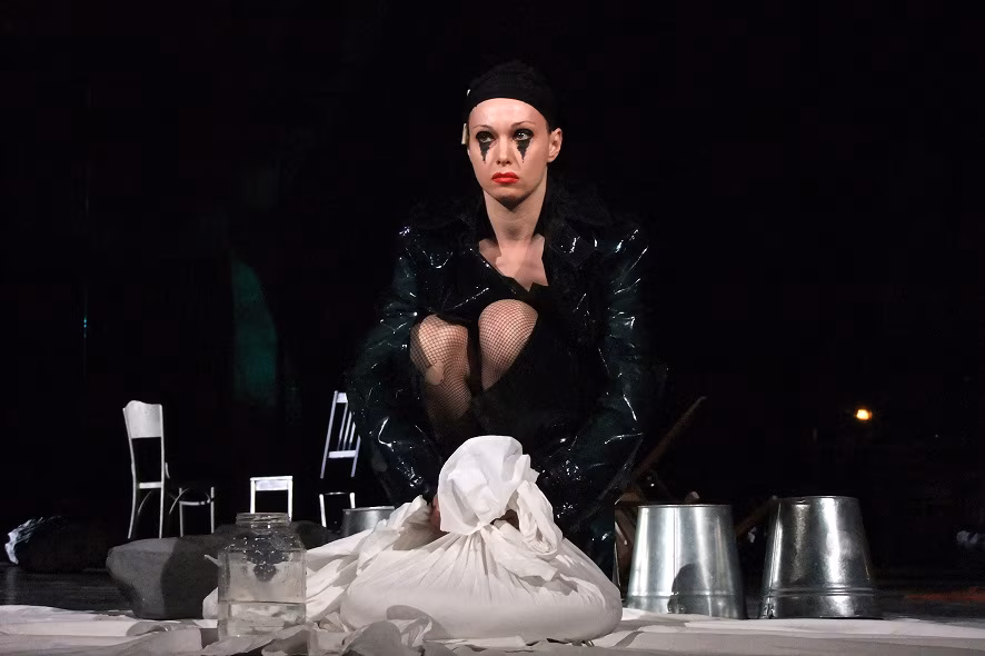 Kuldne Mask toob vene teatriparemiku koju k&auml;tte