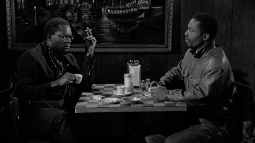 Alex Descas ja Isaach De Bankolé Jim Jarmuschi filmis „Kohv ja sigaretid”