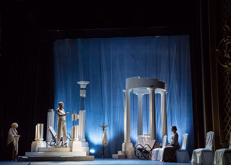 Piinlikult tšehhovlik õhtupoolik