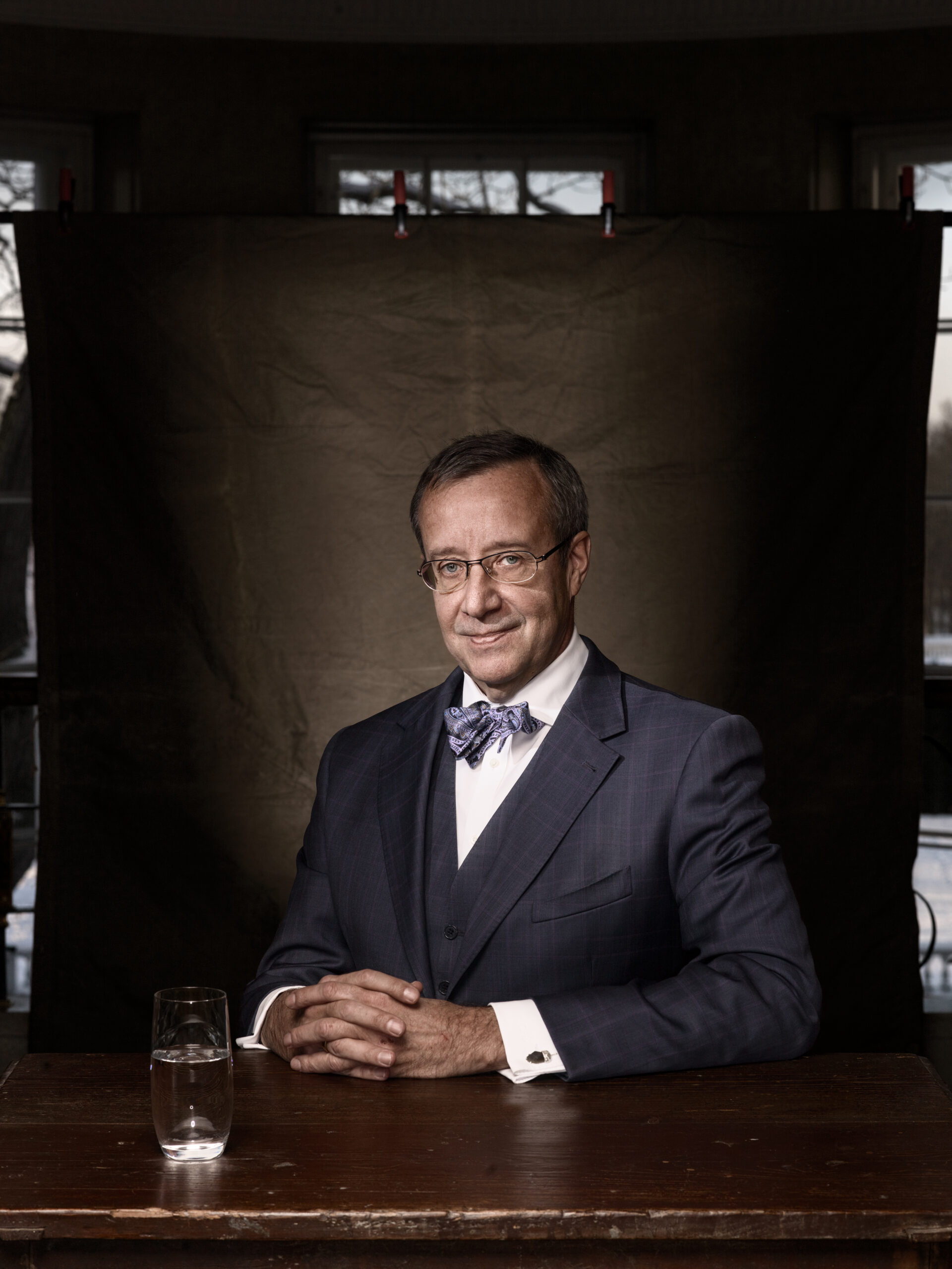 Renee Altrov (Müürileht) „Eesti Vabariigi president”. Eesti Vabariigi presidendi Toomas Hendrik Ilvese portree Müürilehe esikaanele.