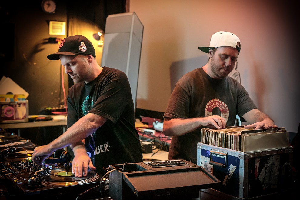 DJ Shadow (vasakul) ja Cut Chemist (paremal). Pressifoto