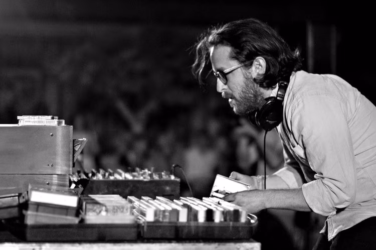 Kassetikuningas Brian Shimkovitz toob Haigla Peole Aafrika mustreid