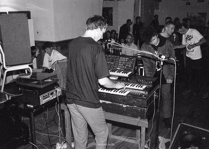 H&uuml;pnosaurus t&auml;histab Haigla Peol kahe vin&uuml;&uuml;lplaadi ilmumist