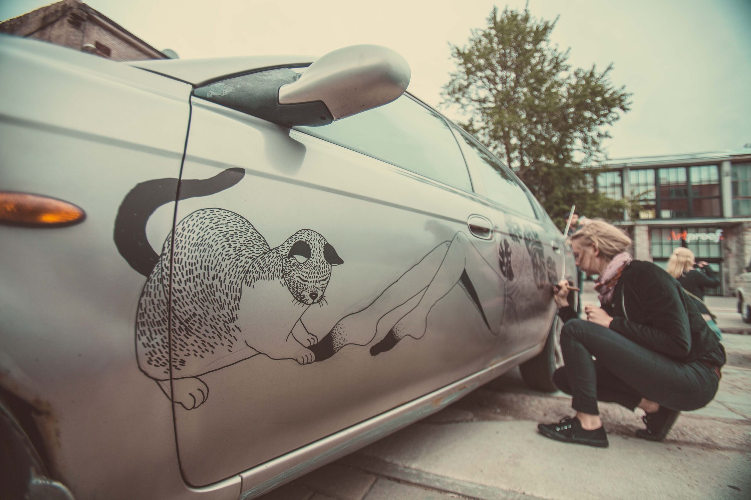 Kaader Slowballi autode maalimiselt Telliskivi Loomelinnakus. Foto: Juhani Särglep