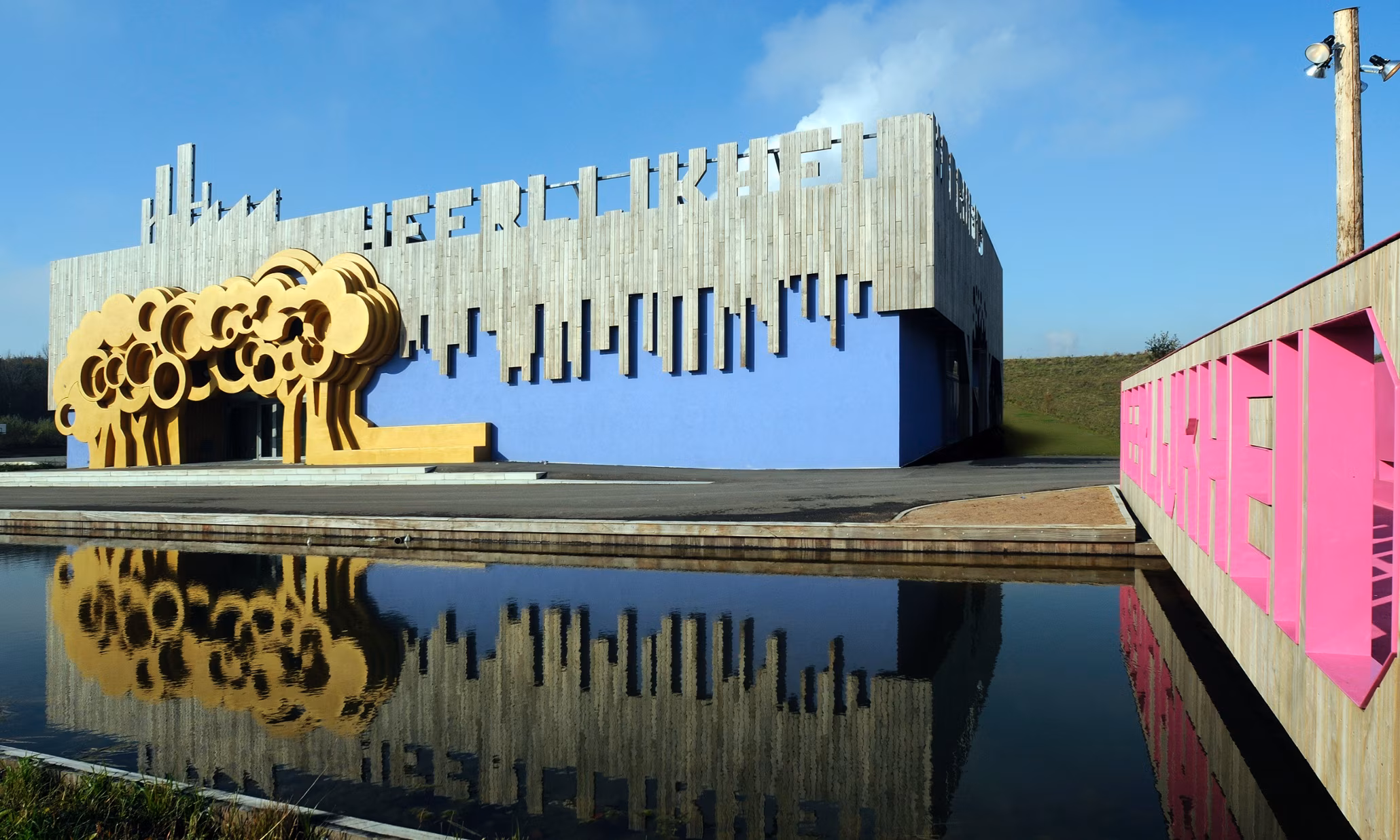 Arhitektuurismuutid ja roosamanna. Intervjuu Sam Jacobiga