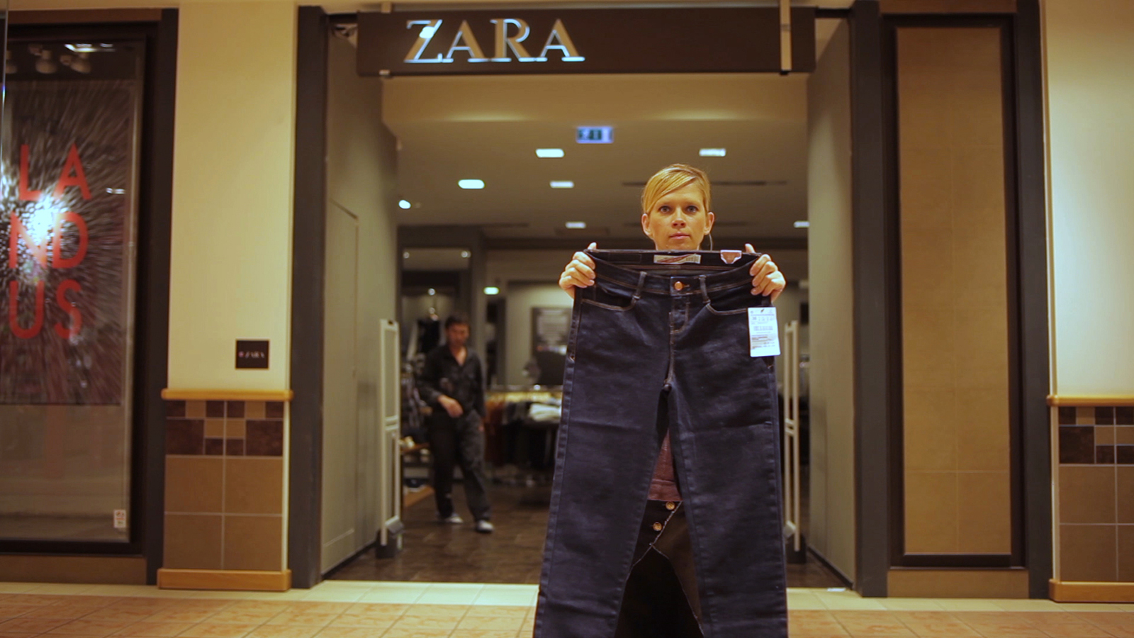 Reet Aus dokumentaalis „Moest väljas”. Kaader filmist