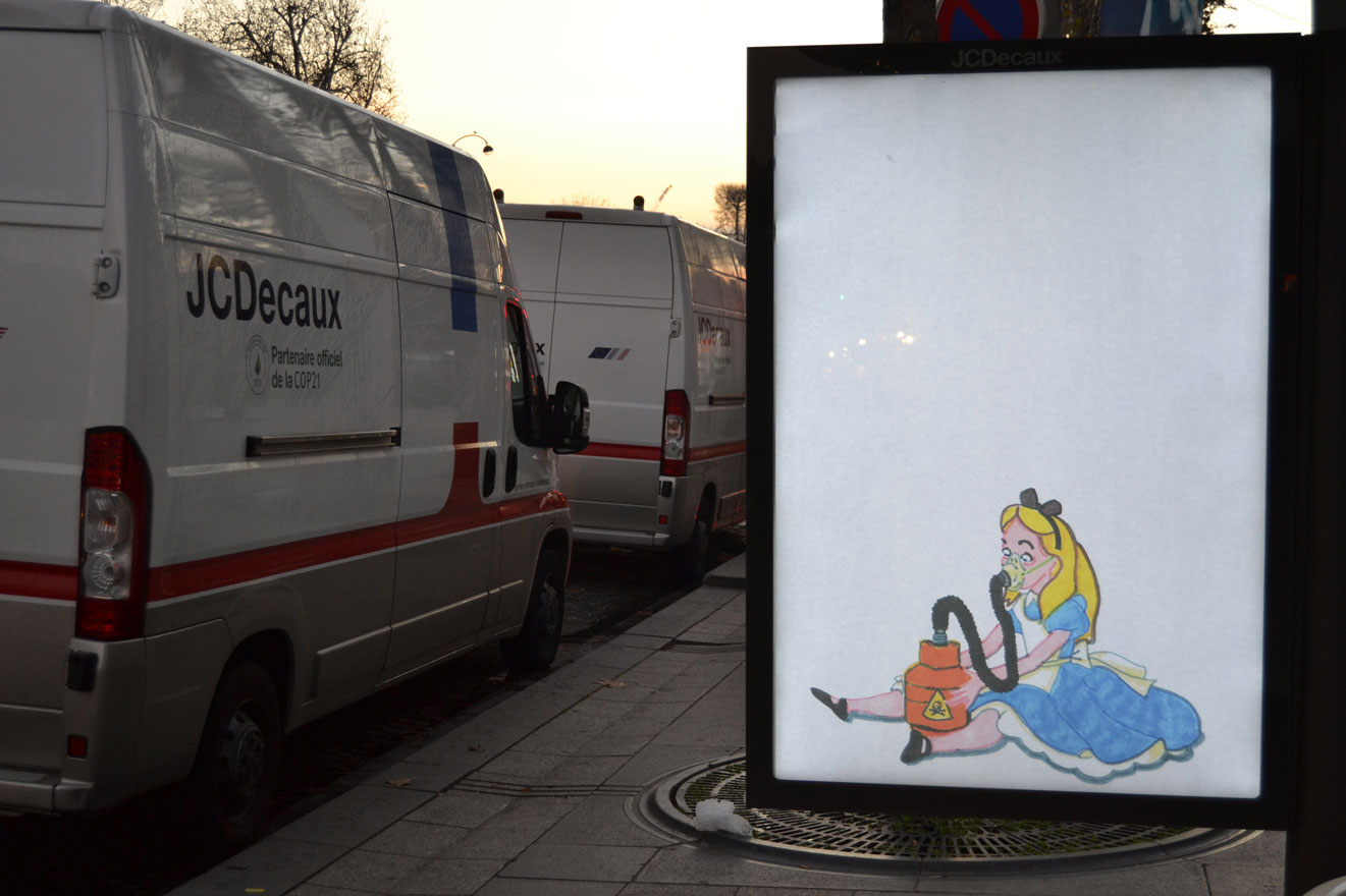 Plakati autor: Listen04. Foto: www.brandalism.org.uk