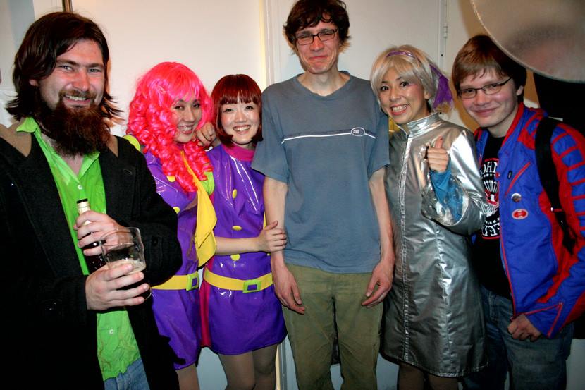 Fotojäädvustus Ex-Girli kontserdilt Juuksuri tagaruumis. Foto: Aron Urb