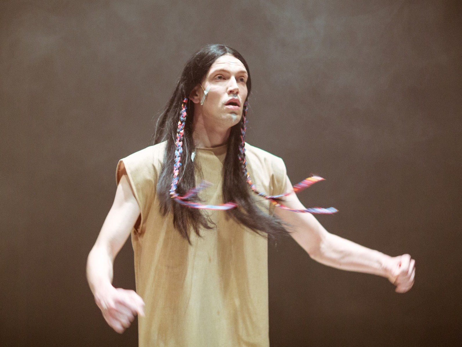 Henrik Kalmet lavastuses „A Festival Piece". Foto: Siim Vahur