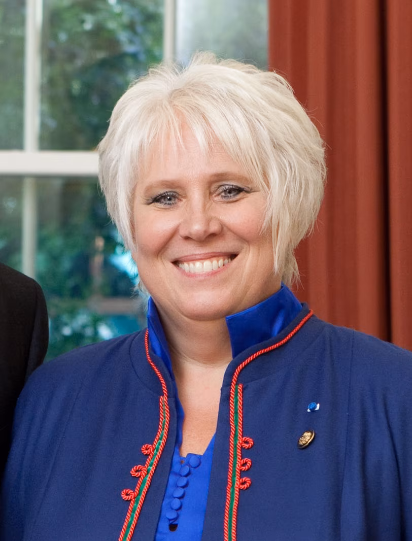 Müürileht mehitas valitsuse naistega