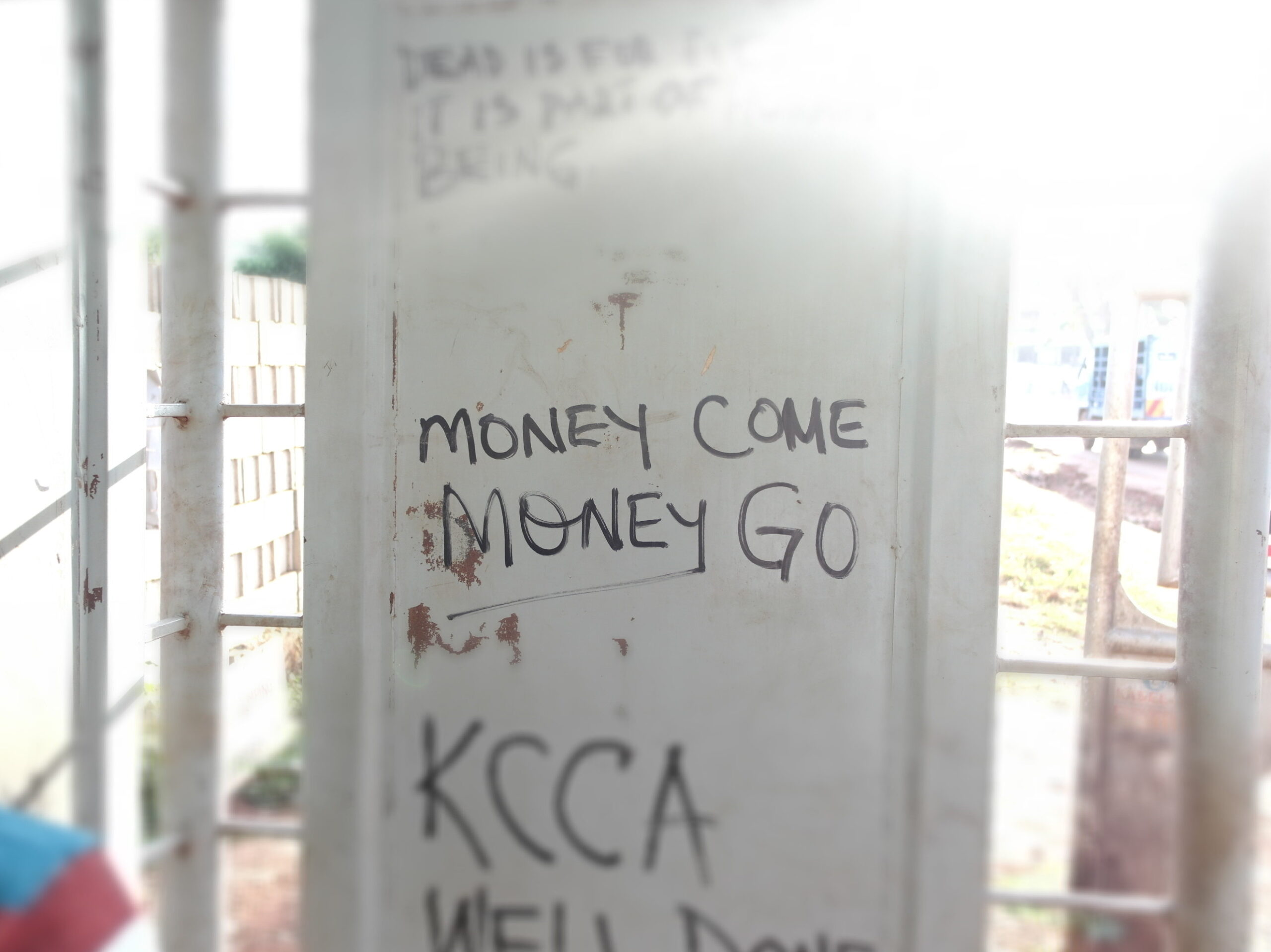 Sõnum Uganda pealinna Kampala tänaval. Foto: Aliine Lotman