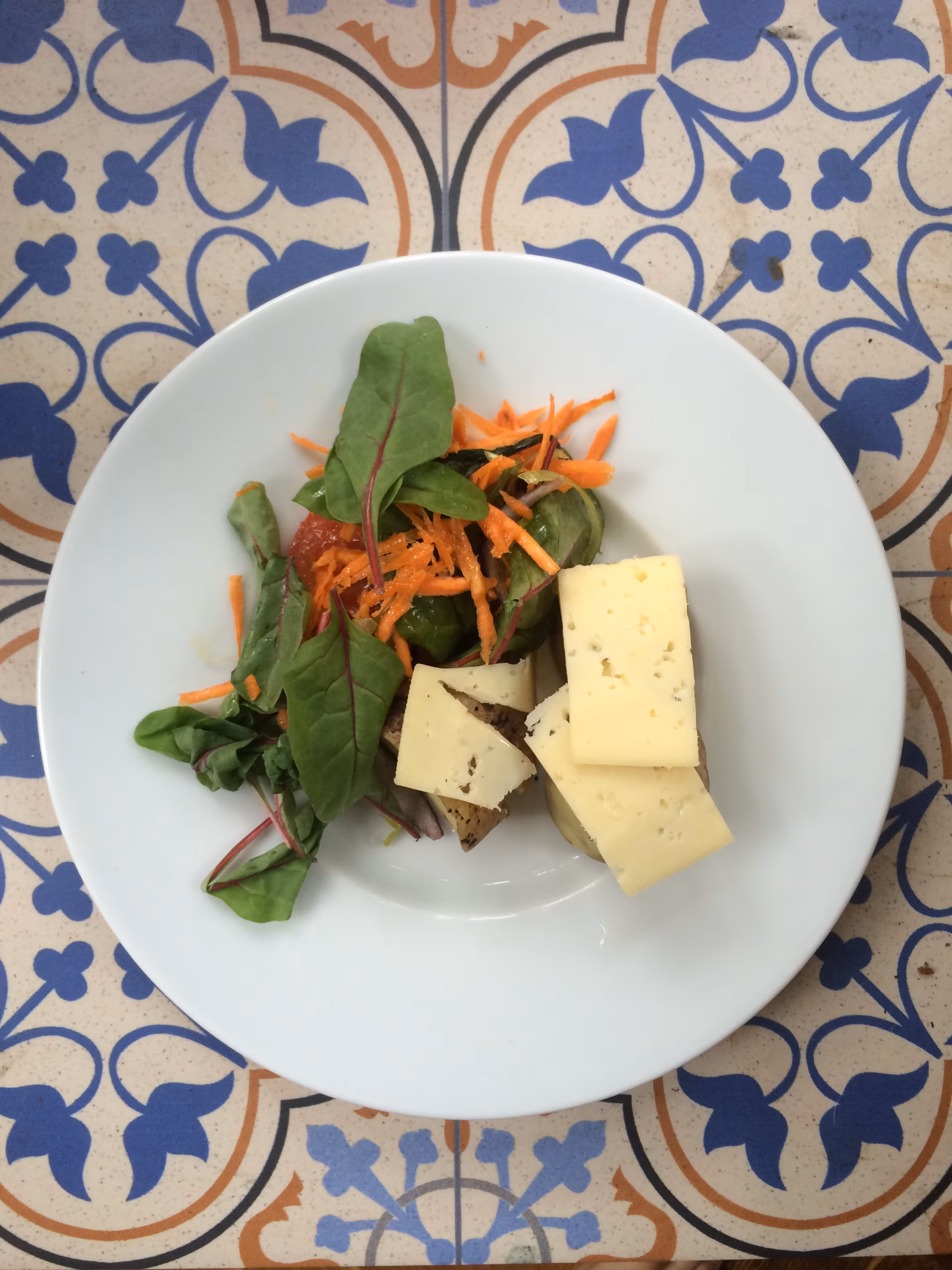 TOIDUPORRI retseptisoovitus: Kartul a la „onu Kari” ja salat