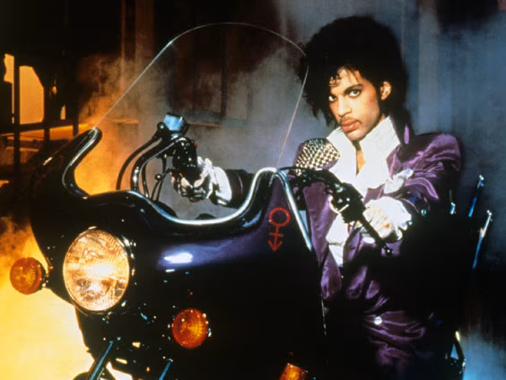 Sõpruses linastub Prince’i esimene film „Purple Rain”
