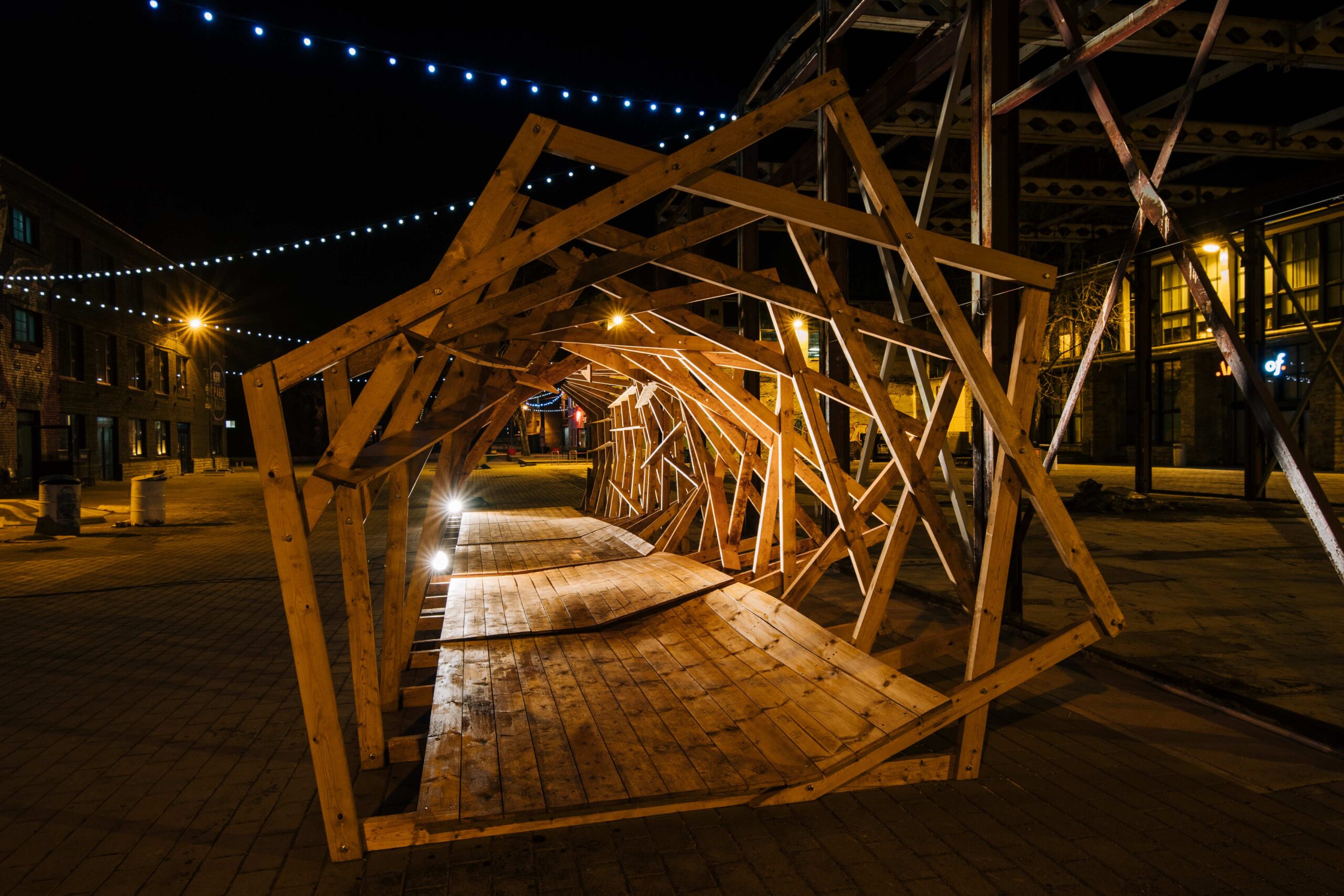 „HeliLaine" nr 3. Õue galeriipind Telliskivi Loomelinnakus. Foto: Tõnu Tunnel