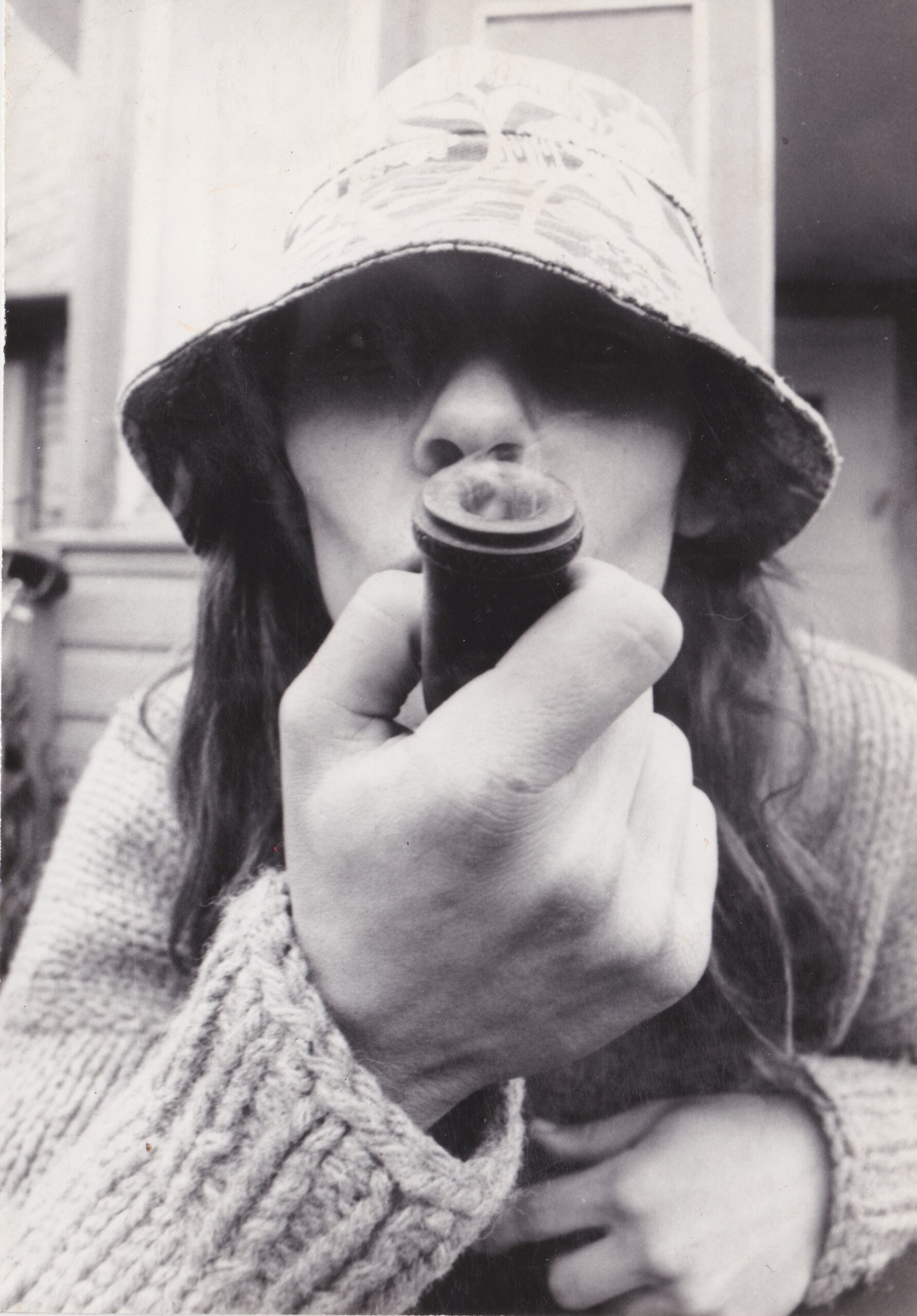 Siinmail olid hipid 1970–80ndatel Nõukogude Liidu ideoloogia vastased teisitimõtlejad, kelle võis ära tunda pikkade juuste ja vürtsise piibutossu järgi. Kõik fotod: erakogu