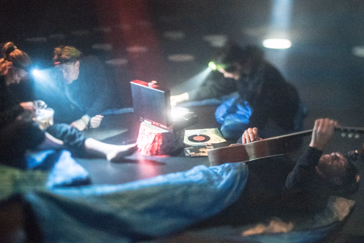 Vägi, millega ERMis teatrit tehakse