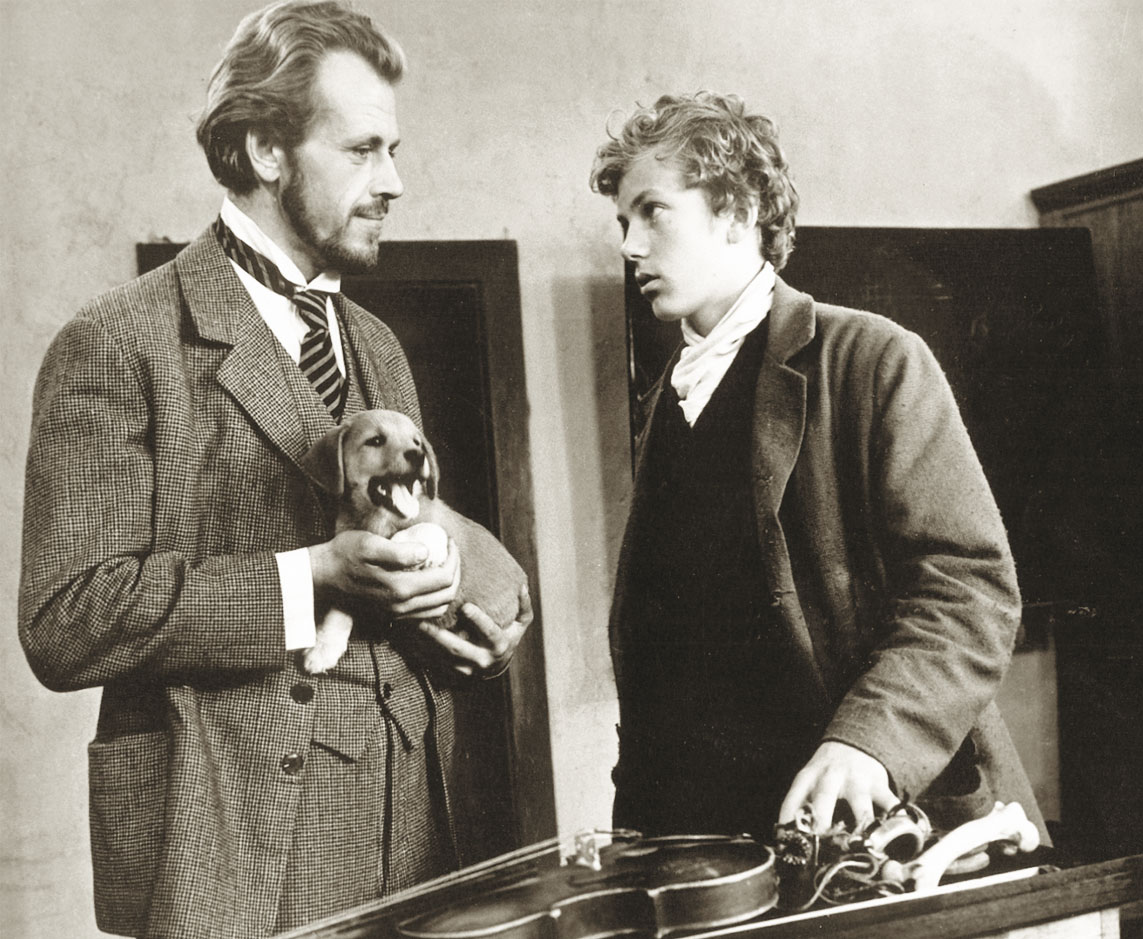 Õpetaja Laur ja Toots. Kaader filmist „Kevade”