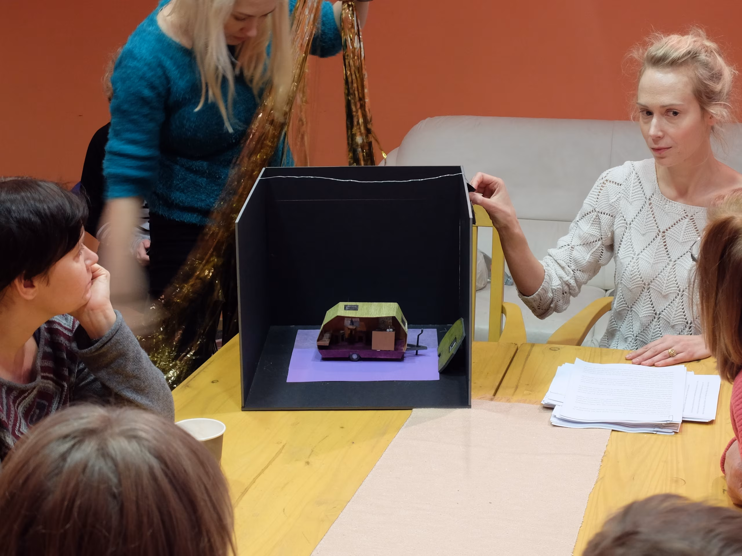 Homme esietendub Endlas dokumentaallavastus „Väljast väiksem kui seest”