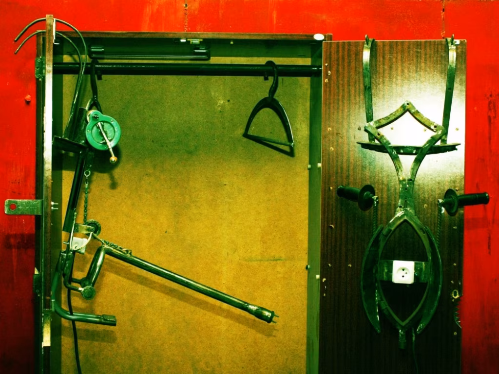 Erik Alalooga isikun&auml;itus &bdquo;A cock-work orange&rdquo;