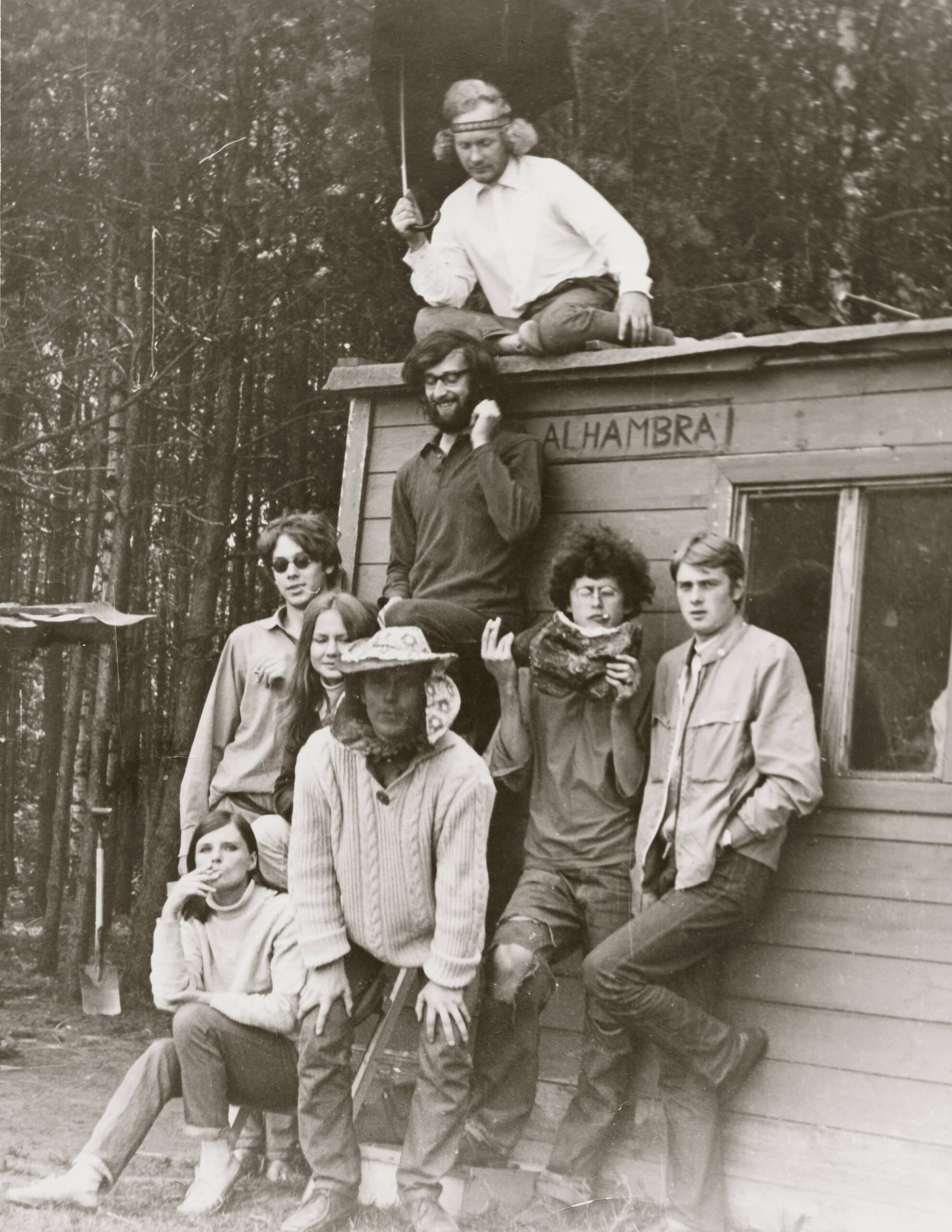 Üks suvine hipikogukond Taevaskojas aastal 1970. Foto: Jüri Müürisepp