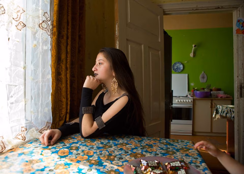 Anna hoogu: Roma laste ja fotograaf Annika Haasi raamat „Meie, mustlased“