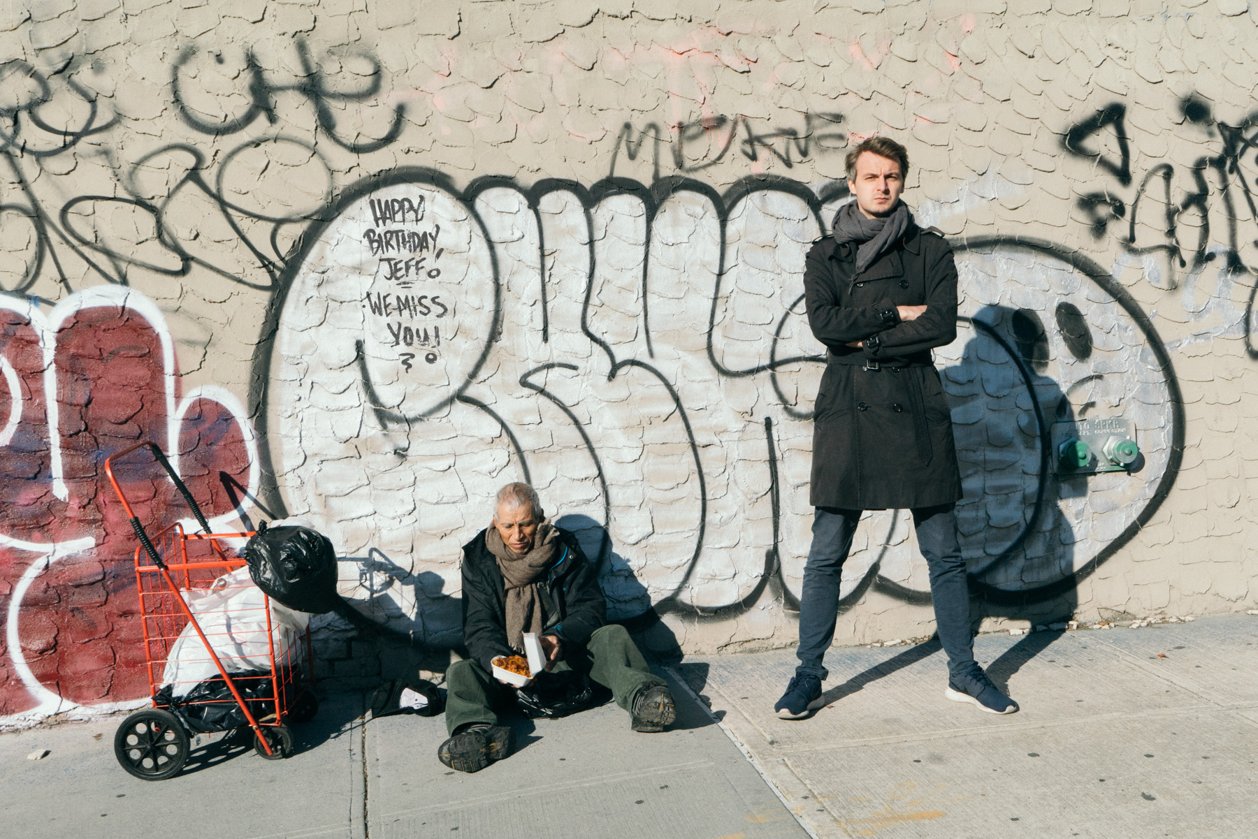 Fotograaf Johan Huimerind leiab, et New Yorgis sõprade diivanitel magamises on midagi romantilist. Foto: Mara Catalan
