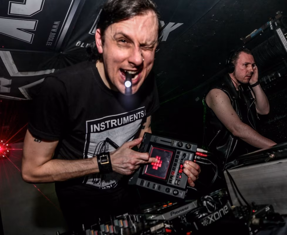 Tumemuusika tantsupeod