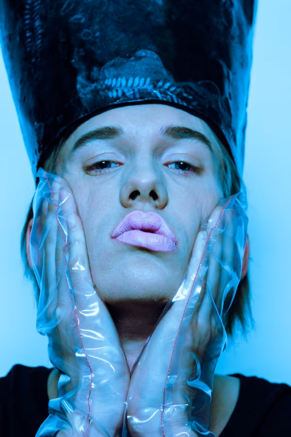 Moe-show’l „ENNE” näeb etnograafilisest pärimusest inspireeritud rõivaid