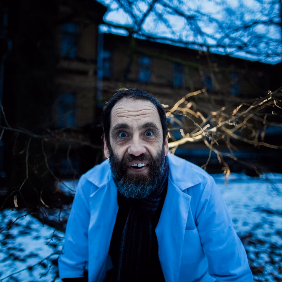 Portreed Tartu isetekkelisest kultuurist: Valges kitlis Tartu vaim