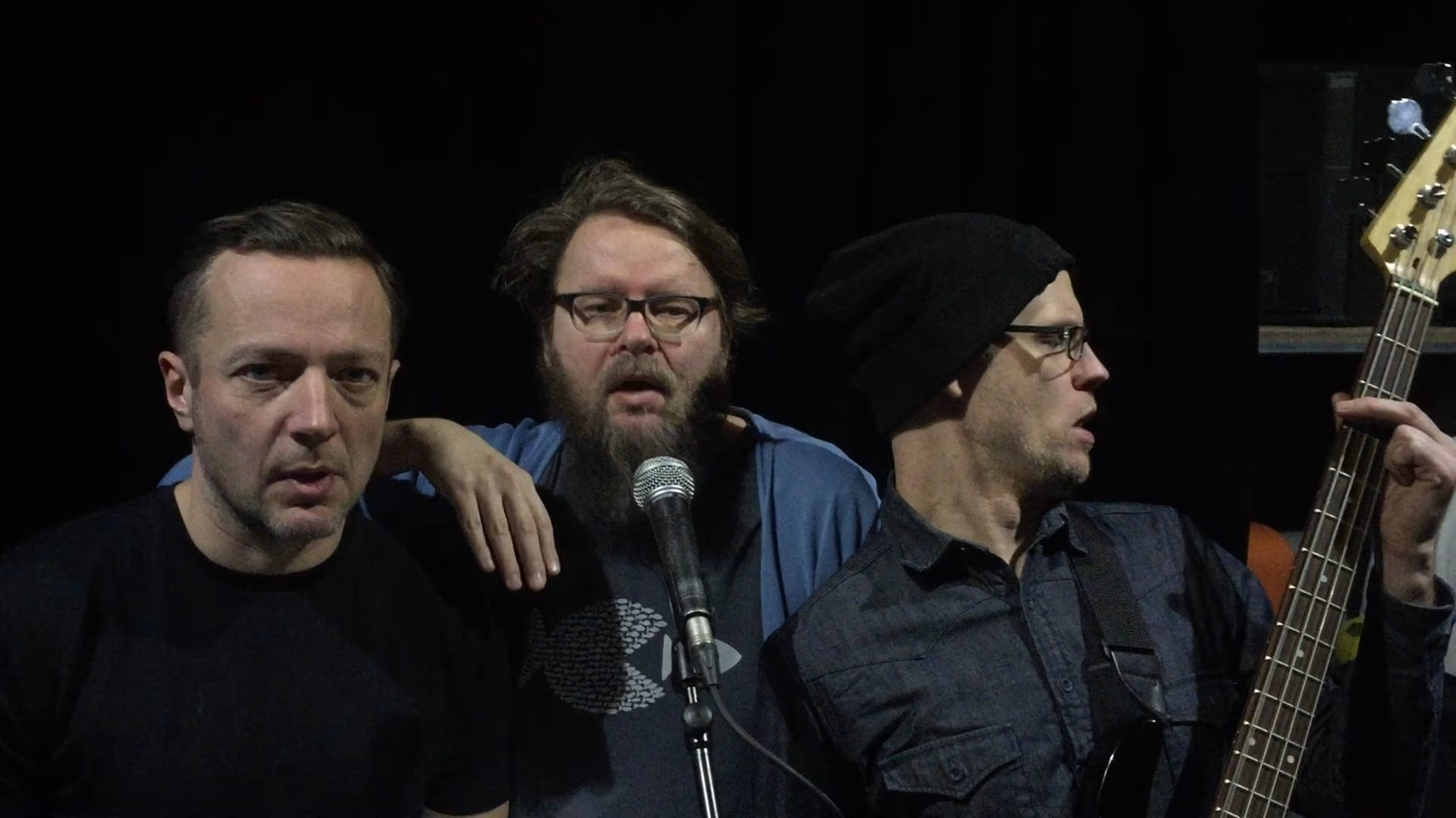 Stiiliharjutused musta lae all