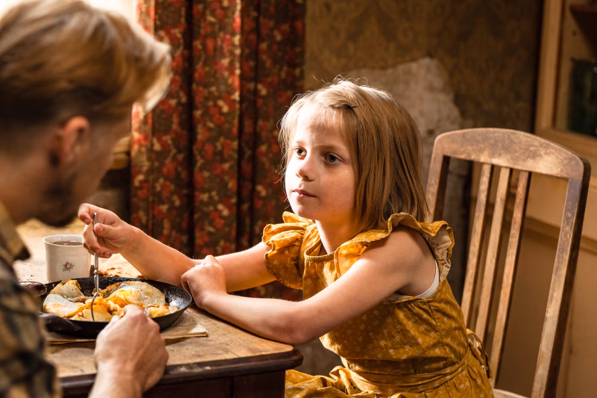 Arvustus: Seltsimees laps ja tema maailmasuurune puu