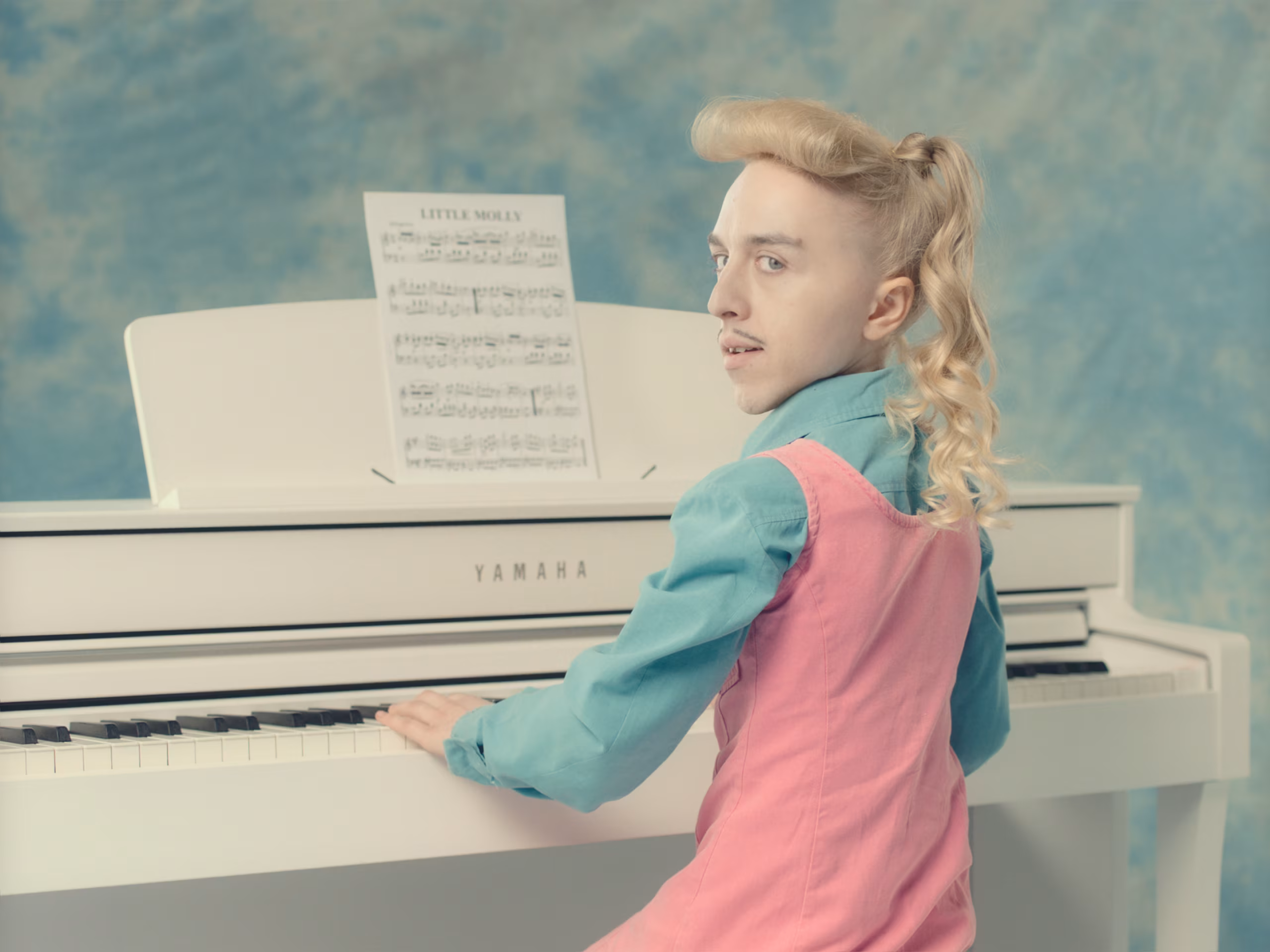 Vedada, rajada, hävitada, luua. Intervjuu Tommy Cashiga