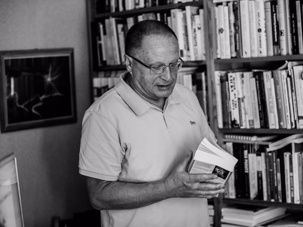 &Otilde;igesti m&otilde;tlemise ja teisitim&otilde;tlemise piiril. Intervjuu J&uuml;ri Allikuga