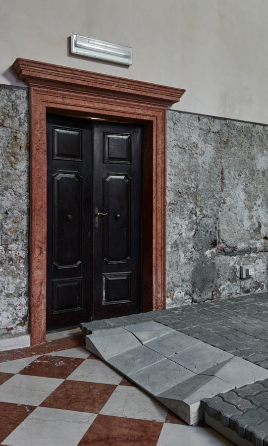 „Nõrk monument” Veneetsia Arhitektuuribiennaalil. Foto: Tõnu Tunnel