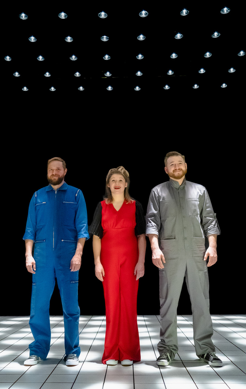 Vene Teatri näitlejad Sergei Furmanjuk, Katrin Lamson ja Alexandr Domowoy. Foto: Nikolai Alhazov