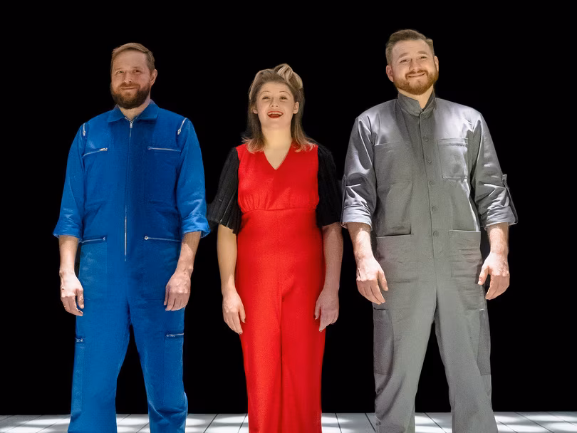 Vaba Lava Narva teatrikeskuses esietendub Juri Muravitski lavastus „Ära imesta, kui sinu maja süütama tullakse“