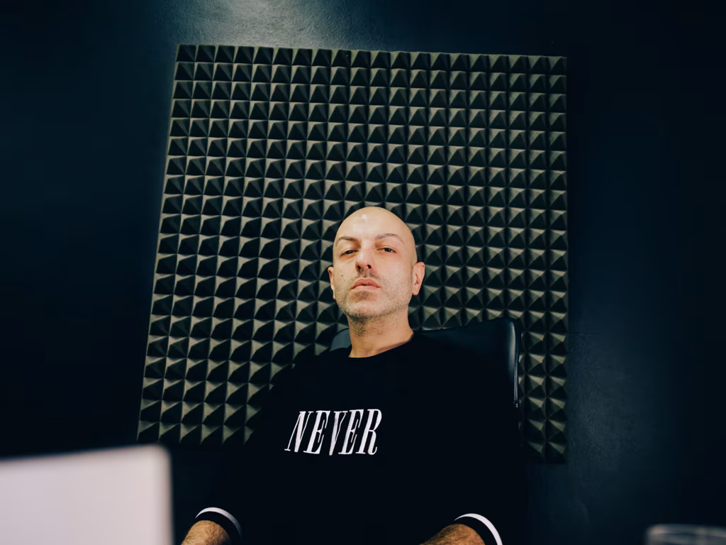 HIV ja diskrimineerimine k&auml;ivad k&auml;sik&auml;es